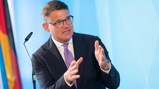 Haushaltskrise des Bundes: Rhein will an Schuldenbremse festhalten