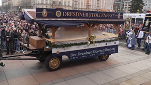 Festumzug und XXL-Striezel: Dresden feiert Stollenfest