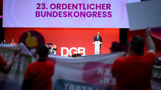 Pfiffe und Buhrufe für Merz beim DGB-Kongress