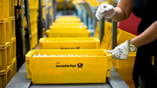 Offenbach: Gefahrgut-Alarm bei Post - Stinkender toter Fisch im Brief