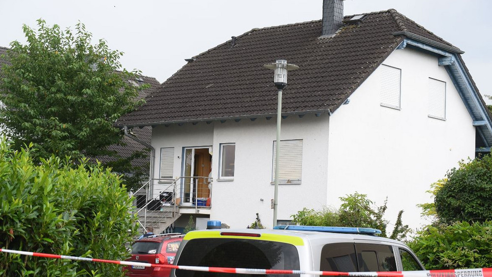 In diesem Haus soll der Mann die 19-Jährige getötet haben.