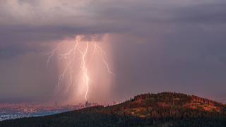 Unwetter über Hessen: Blitz trifft Kletterpark bei Friedrichsdorf