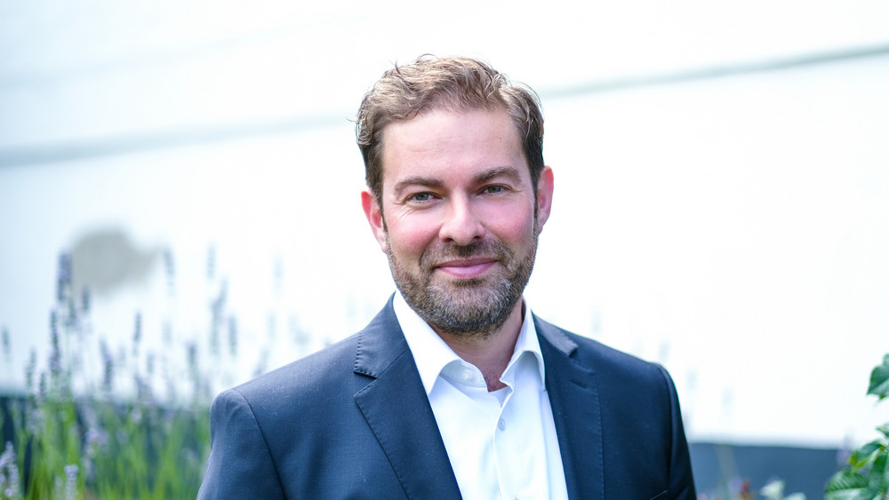 Landrat Sandro Zehner geht im Rheingau-Taunus-Kreis bei der Digitalisierung hessenweit voran