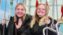Julia vs. Mia: Wer rockt die große Lolls-Challenge?