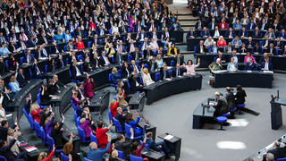 Neuer Bundestag konstituiert - alte Regierung entlassen