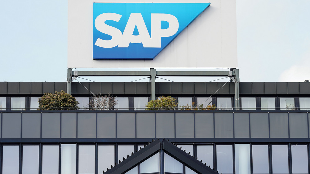 SAP und Siemens gehören nach Angaben des Prüfungs- und Beratungsunternehmens EY zu den 100 teuersten börsennotierten Konzernen der Welt. (Archivbild)