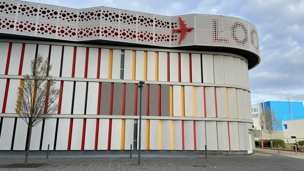 Nichts los am "Loop 5" in Weiterstadt: Das Einkaufscenter darf nicht öffnen.