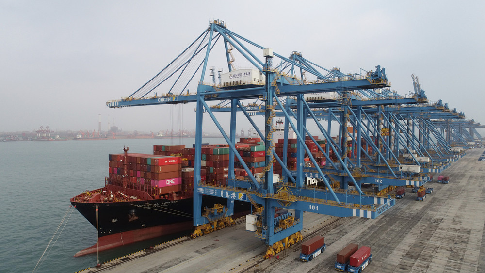 Der Hafen von Qingdao, in der ostchinesischen Provinz Shandong. Die Bedeutung Chinas könnte für deutsche Exporte laut einer Studie in den kommenden Jahren abnehmen (Symbolfoto).