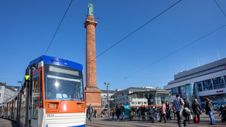 Darmstadt: 21-Jährige bei Unfall mit Straßenbahn schwer verletzt