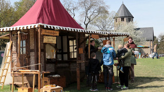 Mittelaltermarkt auf Gießener Schiffenberg mit Axtwerfen & Feuershow