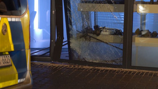 Auto rammt Schaufenster - Einbruch in Ahlener Juweliergeschäft 