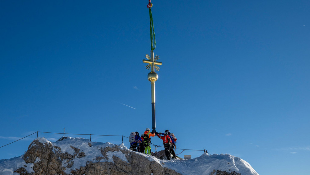 Rücktransport des Zugspitz-Gipfelkreuzes