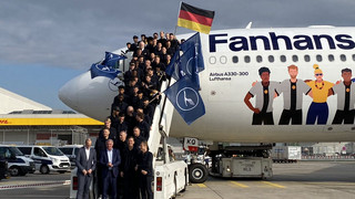 Mit Götze und Trapp: DFB-Elf zur WM aufgebrochen