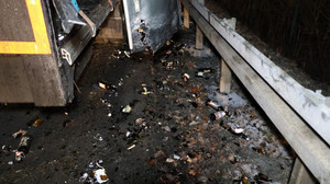 Niesanfall löst Unfall aus - Leergut landet auf A7