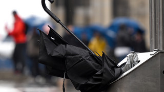 Kurioser Polizeieinsatz wegen Regenschirm-Attacke