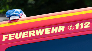 Waldbrand nicht unter Kontrolle – Hubschrauber im Einsatz