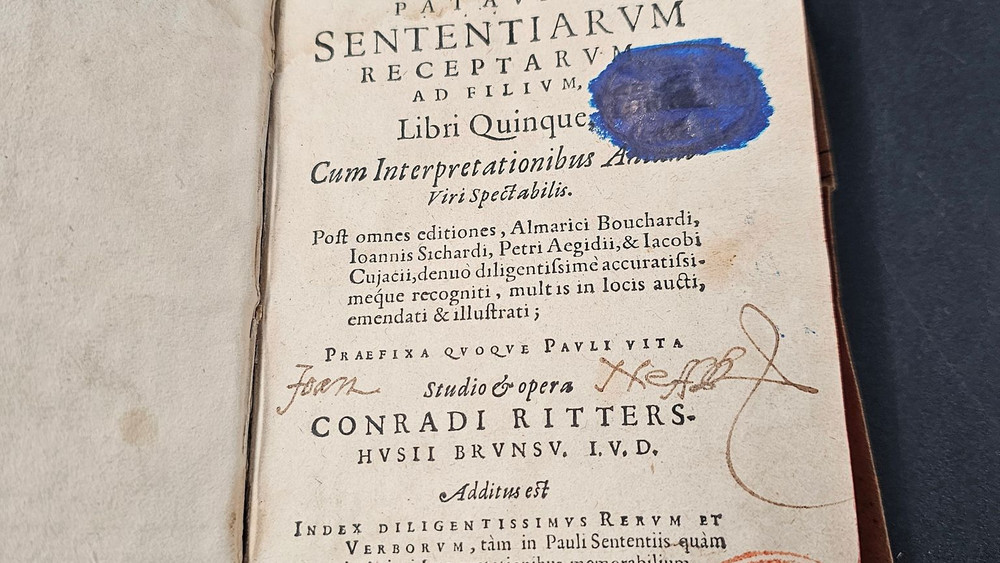 Historisches Buch "Pauli Sententiae"in Sozialkaufhaus gefunden