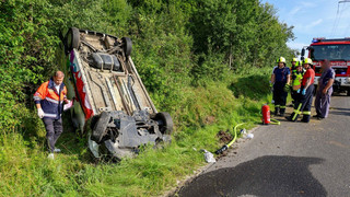 Auto überschlägt sich in Hofbieber: Drei Personen verletzt