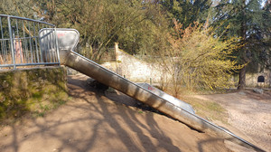 Gefahr in Weinheim: Warum diese Rutsche abgebaut wird