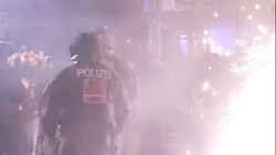 Silvester in Berlin: Angriffe auf Polizei und 400 Festnahmen