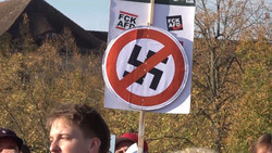 Protest vor Landtag: Hunderte gegen AfD-Präsidentenwahl