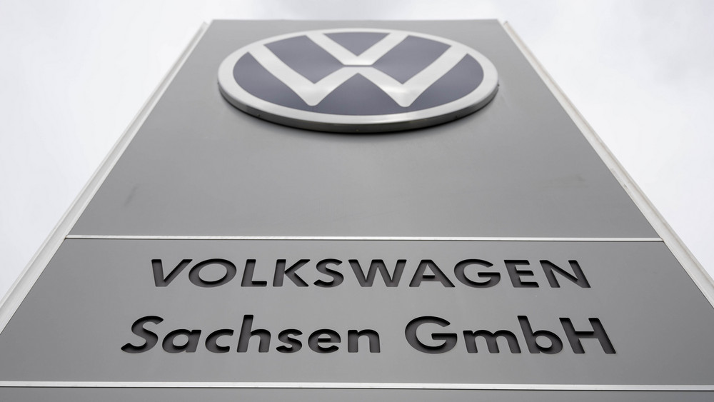 Volkswagen drosselt für zwei Wochen die Produktion von Elektroautos an den Standorten Zwickau und Dresden.