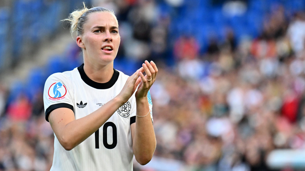 Eintracht Frankfurt Stürmerin Laura Freigang erneut nominiert für das DFB Team.