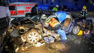 Frontalcrash von Auto und LKW in Fulda-Lehnerz