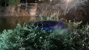 Unfallfahrt in Düsseldorf: Flucht endet in Teich