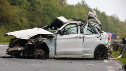 65-Jähriger überschlägt sich bei Schlüchtern mit BMW