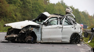 65-Jähriger überschlägt sich bei Schlüchtern mit BMW