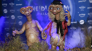 Heidi Klum verblüfft als E.T. auf New Yorker Halloween-Party
