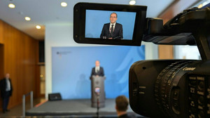 Dobrindt: "Wir rüsten auf gegen Linksextremismus"