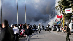 Israels Angriffe treffen südlibanesisches Dorf und beschädigen Gebäude und Fahrzeuge