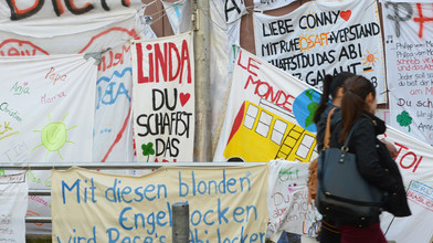 Abitur-Prüfung: So bastelst du das perfekte Abi-Plakat