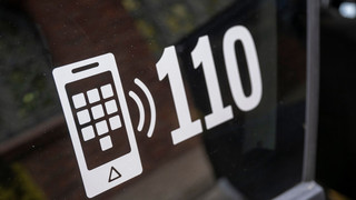 Frankfurt: Fahrgast bedroht Taxifahrer mit Schusswaffe