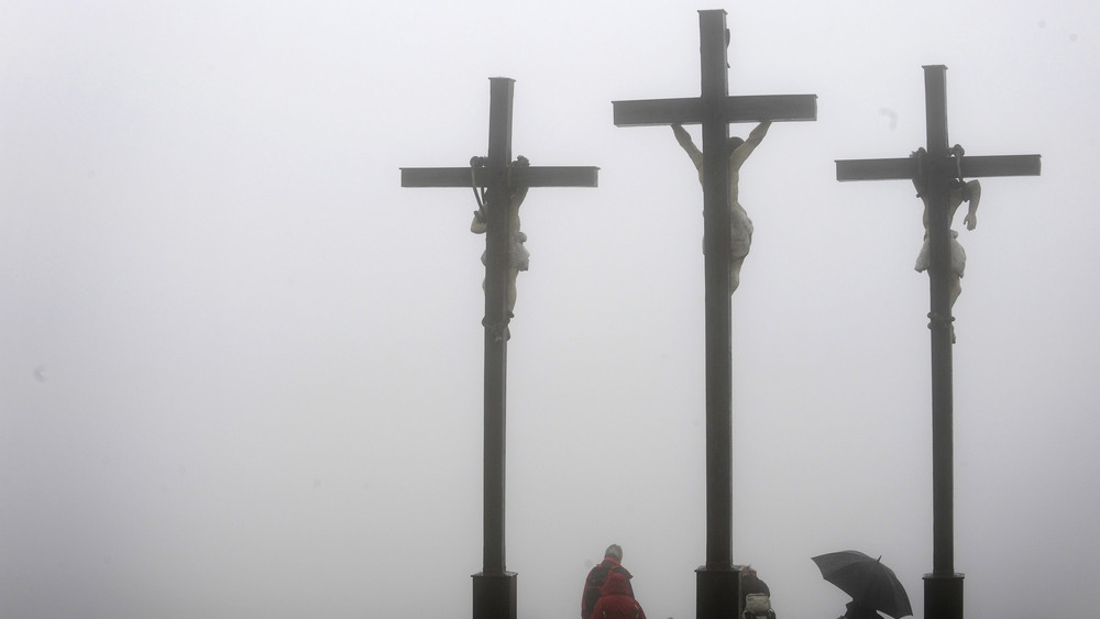 Am Kreuzberg in der bayerischen Rhön ist ein Skifahrer als vermisst gemeldet worden (Symbolbild).