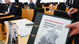 Hätte Lübcke-Mord verhindert werden können? - Landtag ist uneinig