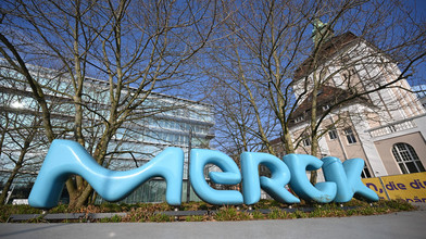 Merck hebt nach Jahresstart die Prognose an