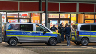 Mann verschanzt sich in Supermarkt in Hungen: SEK holt ihn raus