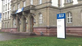 "Fehlende Weltoffenheit" - Auch Universitäten in Hessen verlassen X
