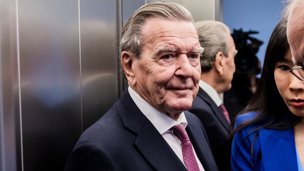 Dass ihm sein Büro im Bundestag genommen wurde, will Gerhard Schröder nicht hinnehmen. Doch vor Gericht kann er sich auch in zweiter Instanz nicht durchsetzen.