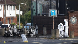 Autobombe explodiert vor Polizeiwache bei Belfast: Offenbar steckt "Neue IRA" dahinter