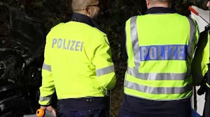 Tödlicher Crash: Mann und Frau sterben an Unfallstelle