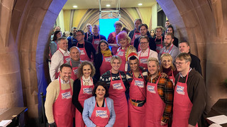 Weihnachtsgans-Essen für rund 700 Obdachlose im Frankfurter Römer