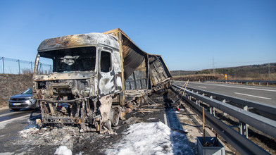 LKW komplett abgebrannt: A49 bei Neustadt voll gesperrt