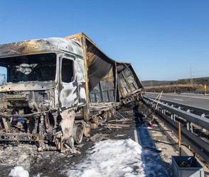 LKW komplett abgebrannt: A49 bei Neustadt voll gesperrt