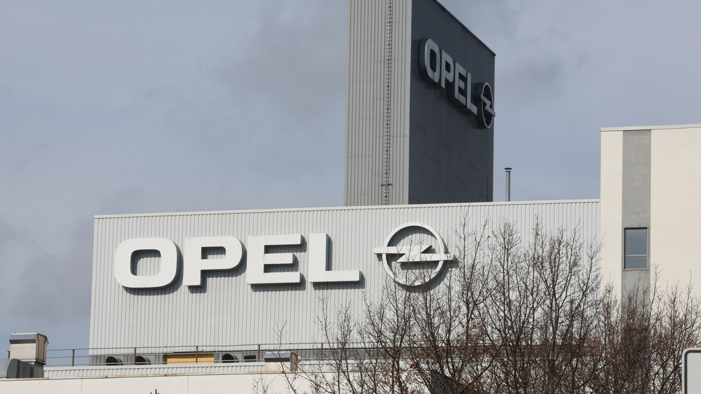 Im Opel-Werk Eisenach soll ab 2024 der Nachfolger des Opel Grandland gebaut werden - damit sichert der Rüsselsheimer Autobauer das Werk für mehrere Jahre.