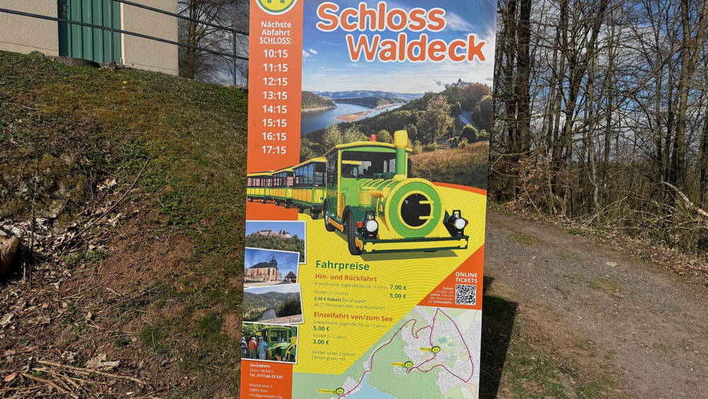 Die Schlossbahn ist der Ersatz für die Seilbahn, die nicht mehr in Betrieb ist.