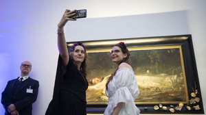 Swifties stürmen Museum in Wiesbaden